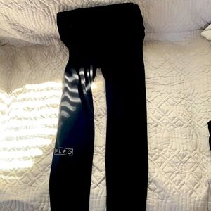 FLEO Black Small Leggings 25”